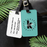 Étiquette À Bagage Monogramme initial simple et chic<br><div class="desc">Un monogramme simple mais amusant mignon et moderne avec initiales et nom dans un détail en cercle. Un style simple noir et blanc, mais vous pouvez changer n'importe quelle couleur pour en faire votre propre. Ajoutez un motif derrière, ou gardez simplement une couleur simple. Il se peut que votre initiale...</div>