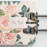 Étiquette À Bagage Monogramme minimal initial et nom Pastel rose<br><div class="desc">Voyagez en style avec notre Monogramme minimaliste Personnalisé Pastel Pink Initial & Nom Bagage Tag. Doté d'un design rose pastel doux avec un monogramme et un nom personnalisables, ce bagage élégant ajoute une touche de sophistication et de personnalisation à votre équipement de voyage. Fabriqué à partir de matériaux durables, il...</div>