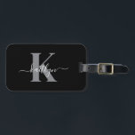 Étiquette À Bagage Monogramme moderne Black Grey<br><div class="desc">Cette étiquette simple et élégante de bagage noir avec votre prénom dans une police de script tendance en blanc tapé sur votre première initiale dans une police casquette moderne en gris d'un côté et une diapositive dans la carte pour votre nom, adresse et numéro de téléphone de l'autre serait fabuleux...</div>
