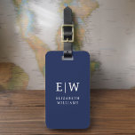Étiquette À Bagage Monogramme moderne bleu marine minimaliste<br><div class="desc">Améliorez votre expérience de voyage avec notre étiquette de bagages Monogramme minimaliste classique élégant et moderne. Cet accessoire méticuleusement conçu allie élégance intemporelle et minimalisme contemporain, assurant à vos bagages un caractère sophistiqué. Réalisée avec précision et attention au détail, cette étiquette à bagages est plus qu'un simple article pratique, c'est...</div>