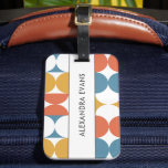 Étiquette À Bagage Monogramme moderne bleu orange jaune du milieu du<br><div class="desc">Faites ressortir vos bagages avec notre étiquette à bagages d'inspiration rétro avec un motif vintage dynamique des années 70 ou 60. La balise présente un design captivant avec des formes demi-cercle et pétoncle dans des tons attrayants de bleu, orange et jaune. Que vous soyez un voyageur fréquent, un amateur de...</div>