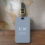 Étiquette À Bagage Monogramme moderne bleu poussiéreux minimaliste<br><div class="desc">Améliorez votre expérience de voyage avec notre étiquette de bagages Monogramme minimaliste classique élégant et moderne. Cet accessoire méticuleusement conçu allie élégance intemporelle et minimalisme contemporain, assurant à vos bagages un caractère sophistiqué. Réalisée avec précision et attention au détail, cette étiquette à bagages est plus qu'un simple article pratique, c'est...</div>