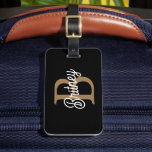 Étiquette À Bagage Monogramme moderne élégant Nom Black Gold Script<br><div class="desc">Le Pad de souris Monogram Name Black Gold Script est un ajout élégant et fonctionnel à toute installation de bureau. Il dispose d'un arrière - plan noir élégant avec un design élégant de script doré, qui peut être personnalisé avec un monogramme et un nom. Ce pavé de souris fournit non...</div>