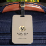Étiquette À Bagage Monogramme or brossé moderne Beige<br><div class="desc">Un design vertical de luxe moderne dans le style classique avec un emblème de monogramme d'or métallique brossé avec un gros monogramme initial typographique sur un arrière - plan beige neutre. Le texte peut être facilement customisé à l'aide des champs fournis.</div>