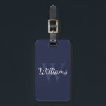 Étiquette À Bagage Monogramme personnalisé et nom Navy Blue<br><div class="desc">Monogramme personnalisé et Name Giftfeatures nom personnalisé dans le style de police de script blanc et monogramme dans le style de police de serif bleu marine clair comme arrière - plan, sur arrière - plan bleu marine. Parfait comme cadeau de vacances, faveurs de la réunion familiale, merci cadeau pour les...</div>