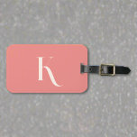 Étiquette À Bagage Monogramme Personnalisé Fille Blush Rose Nom initi<br><div class="desc">Cette étiquette de bagage dans une teinte rose douce présente un design élégant, propre et simple, avec une initiale monogrammée, ajoutant une touche de sophistication à vos accessoires de voyage. Son style raffiné offre à la fois élégance et fonctionnalité, ce qui en fait un ajout chic à vos bagages. Embrassez...</div>