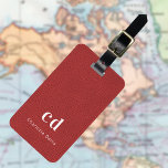 Étiquette À Bagage Monographie en cuir rouge<br><div class="desc">Impression en faux cuir rouge comme arrière - plan. Personnalisez et ajoutez vos lettres monographiques et votre nom complet sur le devant. Vos coordonnées au verso.</div>