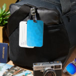 Étiquette À Bagage Motif de maillage géométrique bleu cyan turquoise<br><div class="desc">Sacoche à bagages à motif à maille géométrique à ombre cool,  accessoire unique pour voyager. Maille géométrique triangulaire avec dégradé bleu clair bleu turquoise foncé.</div>