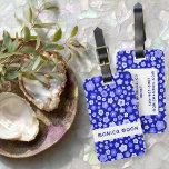Étiquette À Bagage Motif de marguerites colorées mignonette bleu fonc<br><div class="desc">Modifiez le texte,  la police et les couleurs pour en faire votre propre texte. Main dessinée par moi pour toi. Consultez ma boutique pour plus de étiquettes de bagages ou faites-moi savoir si vous voulez quelque chose de personnalisé!</div>