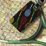 Étiquette À Bagage motif des raquettes de tennis colorées<br><div class="desc">Un motif de raquettes de tennis de différentes couleurs</div>