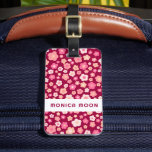 Étiquette À Bagage Motif marguerite colorée mignonne rose gras<br><div class="desc">Modifiez le texte,  la police et les couleurs pour en faire votre propre texte. Main dessinée par moi pour toi. Consultez ma boutique pour plus de étiquettes de bagages ou faites-moi savoir si vous voulez quelque chose de personnalisé!</div>