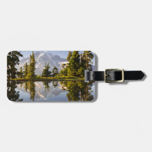 Étiquette À Bagage Mt. Rainier reflété dans un lac glaciaire près de