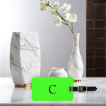 Étiquette À Bagage Neon Green Monogram Cadeau initial Nom personnalis<br><div class="desc">Monogramme initial et aussi des détails personnels comme nom,  adresse,  numéro de téléphone et e-mail que vous pouvez modifier. Conçu avec un arrière - plan de couleur vert néon solide attrayant,  vous pouvez changer la couleur si vous le souhaitez. Idée cadeau de voyage cool pour lui ou elle.</div>
