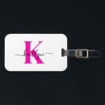 Étiquette À Bagage Noir rose chaud Nom initial Monogramme<br><div class="desc">Cette étiquette simple et élégante de bagage blanc avec votre prénom dans une police de script tendance en noir tapé sur votre première initiale dans une police casquette moderne en rose chaud d'un côté et une diapositive dans la carte pour votre nom, adresse et numéro de téléphone de l'autre serait...</div>
