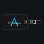 Étiquette À Bagage Nom du monogramme de la fille en noir bleu<br><div class="desc">Monogramme noir et bleu Ajouter votre propre nom Sac à bagages Sac Tag Le tag sac fait le cadeau parfait pour 16 ans,  mariage,  douche nuptiale,  baby shower ou de fête de bachelorette pour quelqu'un décorant sa chambre dans le style.</div>