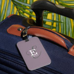 Étiquette À Bagage Nom élégant unique et typographie de monogramme vi<br><div class="desc">Il s'agit de vous avec cette belle marque de bagage design qui est une élégante représentation élégante de votre nom et monogramme. Les sérifs classiques et une typographie de script plus ornée se combinent en une symétrie équilibrée. Les trois éléments se fondent dans une harmonie sophistiquée et créent votre propre...</div>