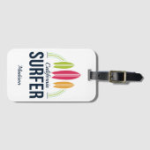 Étiquette À Bagage Nom et emplacement personnalisés Surfer (Devant Horizontal)