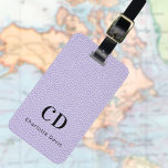 Étiquette À Bagage Nom monogramme en cuir violet lavande<br><div class="desc">Violet,  lavande couleur faux imprimé en cuir comme arrière - plan. Personnalisez et ajoutez vos lettres monographiques et votre nom complet sur le devant. Vos coordonnées au verso. Texte noir.</div>