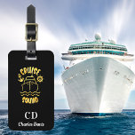 Étiquette À Bagage Nom monogramme en or noir de l'équipe de croisière<br><div class="desc">Un arrière - plan noir,  décoré avec un bateau de croisière et le texte en or : Croisière Squad. Personnalisez et ajoutez vos initiales monographiques et votre nom complet sur le devant. Retour : ajoutez vos coordonnées.</div>