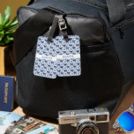 Étiquette À Bagage Nom personnalisé Elégant Vintage Floral Blue Bows<br><div class="desc">Voyage joli ! Cette étiquette vintage à bagages fleuris avec bleu nuit et votre nom personnalisé ajoute un charme intemporel tout en gardant vos sacs élégants et faciles à repérer.</div>