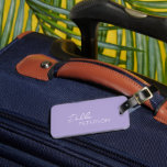 Étiquette À Bagage Nom simple élégant Moderne<br><div class="desc">Marque à bagages moderne violet / lavande avec un design simple et minimal avec votre nom dans un script élégant et une police sans serif contemporaine. Le dos a vos coordonnées dans un agencement minimaliste.</div>