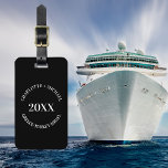 Étiquette À Bagage Noms de croisières de voyage blanc noir année<br><div class="desc">Arrière - plan noir,  texte blanc. Personnalisez et ajoutez vos noms et année,  vacances/voyage destination Retour : Ajoutez vos coordonnées</div>