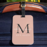 Étiquette À Bagage Nouveau marié M. Mme Black Monogram Noms Dusty Ros<br><div class="desc">Chic, moderne et simple étiquette à bagages monogrammed avec le texte Mr et Mrs en blanc élégant calligraphie manuscrite sur un arrière - plan rose poussiéreux avec votre monogramme en noir jet. Ajoutez simplement votre nom de famille, année établie et monogramme dans la typographie stylisée. Un cadeau de luxe parfait...</div>