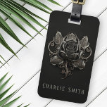 Étiquette À Bagage Ornement rose Goth sur nom personnalisé arrière -<br><div class="desc">Marque de bagage avec un ornement rose à l'apparence métallique sur un arrière - plan sombre et votre nom ou texte personnalisé.</div>