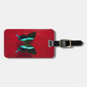 Étiquette À Bagage Papillon noir et bleu sur le mur rouge (Devant horizontal)