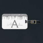 Étiquette À Bagage Parties scintillant blanche argenté Nom du monogra<br><div class="desc">Parties scintillant de séchage en argent et blanc de luxe et Monogramme étincelant Nom et étiquette initiale de bagage. Ce sac-étiquette est parfait pour Mariage ou Bachelorette,  Fête des mariées Favor,  Lune de miel,  Retour à l'école,  Salon de beauté ou Voyager.</div>