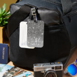 Étiquette À Bagage Parties scintillant gris moderne éclabousser Nom p<br><div class="desc">Présentant l'exquise Parties scintillant moderne gris avec produit Nom personnalisé, une combinaison étonnante de design contemporain et d'élégance personnalisée. Ce produit présente une toile de fond captivante dans une teinte moderne de gris, exubérant sophistication et style. La couleur sobre mais chic ouvre la voie à l'étincelle fascinante de la parties...</div>