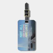 Étiquette À Bagage "Pas toute ce qui errent est" étiquette perdue de (Devant Vertical)