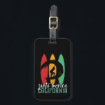 Étiquette À Bagage Père Noël Monica Beach California Retro Surfing<br><div class="desc">Design rétro vintage pour les surfeurs qui aiment surfer et surfer sur les vagues de l'océan. Vacances d'été cool, vacances de printemps marchandises pour ceux qui aiment le soleil chaud, le temps tropical, bronzage sous le palmier. Un design grandiose et déprimé à porter tout en profitant de la fête de...</div>