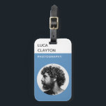 Étiquette À Bagage Photographe de typographie moderne Bold élégant<br><div class="desc">Marque à bagages photo moderne et professionnel avec votre photo dans un cadre circulaire avec typographie minimaliste tendance. C'est la version bleue tranquille.</div>
