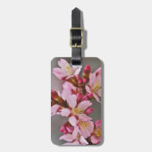 Étiquette À Bagage Pink Against A Gray Sky Japanese Cherry Blossoms (Devant Vertical)