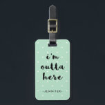 Étiquette À Bagage Pois verts de la Monnaie pour les voyages | Je sui<br><div class="desc">Cette étiquette à bagages design présente un arrière - plan vert menthe tendance avec des pois blancs,  et la phrase "i'm outta here" dans la typographie moderne. Personnalisez avec votre nom et vos coordonnées.</div>