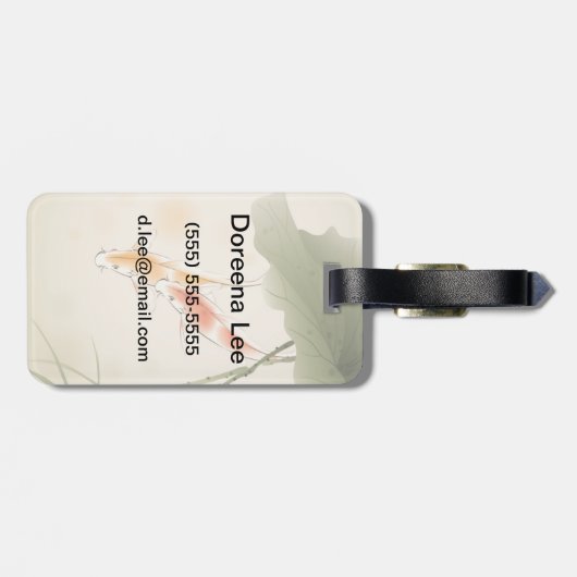 Étiquette À Bagage Poisson carpe japonais nageant dans un étang de lo (Dos horizontal)