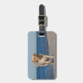 Étiquette À Bagage Récupérateur de labrador jaune sur la plage (Devant Vertical)