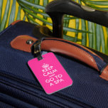Étiquette À Bagage Restez calme et allez à un spa drôle femme rose vo<br><div class="desc">Restez calme et allez à un spa drôle femme rose voyage étiquette de bagages. Étiquette de bagages personnalisé pour sacs et valises. Typographie moderne avec couronne. Rose néon chaud ou toute couleur personnalisée. Créez votre propre humour Gardez calme et continuez à citer. La couleur et le texte de l'Arrière -...</div>
