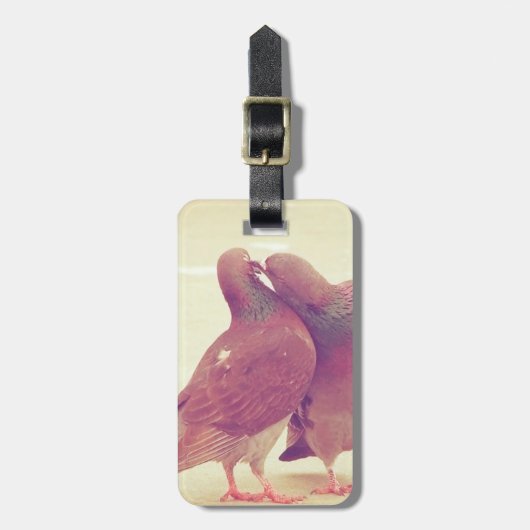 Étiquette À Bagage Rétros inséparables embrassant le pigeon (Devant Vertical)