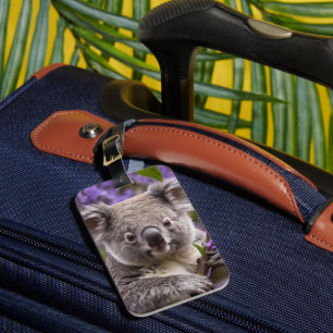 Étiquette À Bagage "Rêver dans le violet : Un Koala dans un arbre Jac