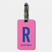 Étiquette À Bagage Rose chaud simple avec nom bleu et monogramme (Dos Vertical)