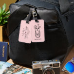 Étiquette À Bagage Sac de golf de Monogramme rose<br><div class="desc">Cet élégant sac de golf monogramme ou étiquette à bagages est doté d'un arrière - plan rose pâle et doux avec un contour simple en noir et blanc d'un sac de golf rempli de bâtons. Le design comprend un monogramme initial de police serif classique sur le sac, avec le nom...</div>