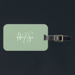 Étiquette À Bagage Sage Vert Minimaliste Simple Deux Monogrammes<br><div class="desc">Sage Green Minimalist Simple Two Monogram bagage tag parfait pour les patrons,  consultants,  professionnels ou hommes d'affaires.</div>