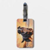 Étiquette À Bagage Sandy Paws Bernese Mountain Dog on Beach Sunset (Dos Vertical)