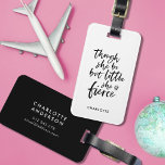 Étiquette À Bagage Script blanc et noir Petit mais Shakespeare en fer<br><div class="desc">Voyagez dans le style avec cette étiquette de bagage littéraire avec votre nom et un script de pinceau noir de la citation "bien qu'elle soit mais peu elle est féroce" de A Midsummer Night's Dream de William Shakespeare contre une couleur arrière - plan blanche. Personnalisez-le en remplaçant le texte de...</div>