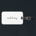 Étiquette À Bagage Script blanc | Monogramme élégant minimaliste mode<br><div class="desc">Un design simple et design personnalisé monogramme dans un décontracté écrit à la main en noir et blanc monochrome frappant. Le monogramme peut facilement être personnalisé pour rendre un design aussi unique que vous êtes ! Le cadeau ou accessoire tendance parfait pour toute occasion.</div>