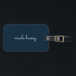 Étiquette À Bagage Script bleu marine | Moderne Monogramme élégant<br><div class="desc">Un design simple et design personnalisé monogramme dans un décontracté écrit à la main en bleu marine et blanc monochrome frappant. Le monogramme peut facilement être personnalisé pour rendre un design aussi unique que vous êtes ! Le cadeau ou accessoire tendance parfait pour toute occasion.</div>