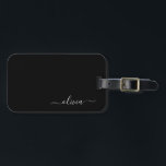Étiquette À Bagage Script Monogramme Nom Moderne Fille Noir<br><div class="desc">Étiquette de bagage à monogramme noir Ajoutez votre propre nom de script L'étiquette de bagage est le cadeau idéal pour un 16e anniversaire,  un mariage,  une douche de mariée,  une baby shower ou une soirée entre filles pour quelqu'un qui décore sa chambre avec style.</div>