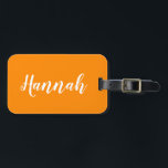 Étiquette À Bagage Script tendance personnalisé Nom personnalisé Cool<br><div class="desc">Personnalisez cette étiquette ludique et tendance de calligraphie script avec votre nom! C'est la version orange vif. Idéal pour vos vacances d'été,  fêtes de bachelorette,  camp d'été pour enfants ou vacances de printemps !</div>